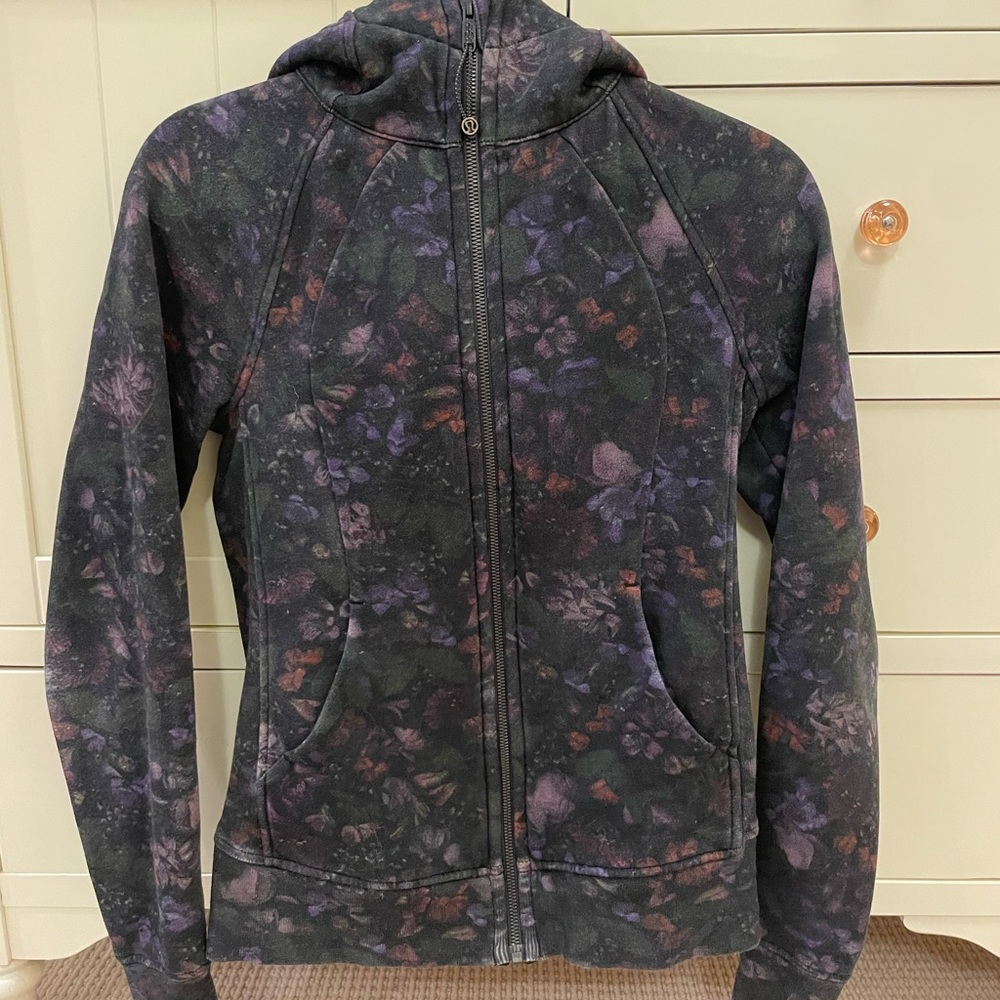 Lululemon Athletica jacket rare black floral print size 4